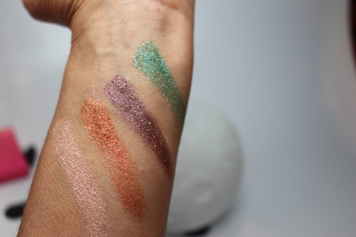 urbandecay-swatches-moondust-palette-eyeshadows-newcolors
