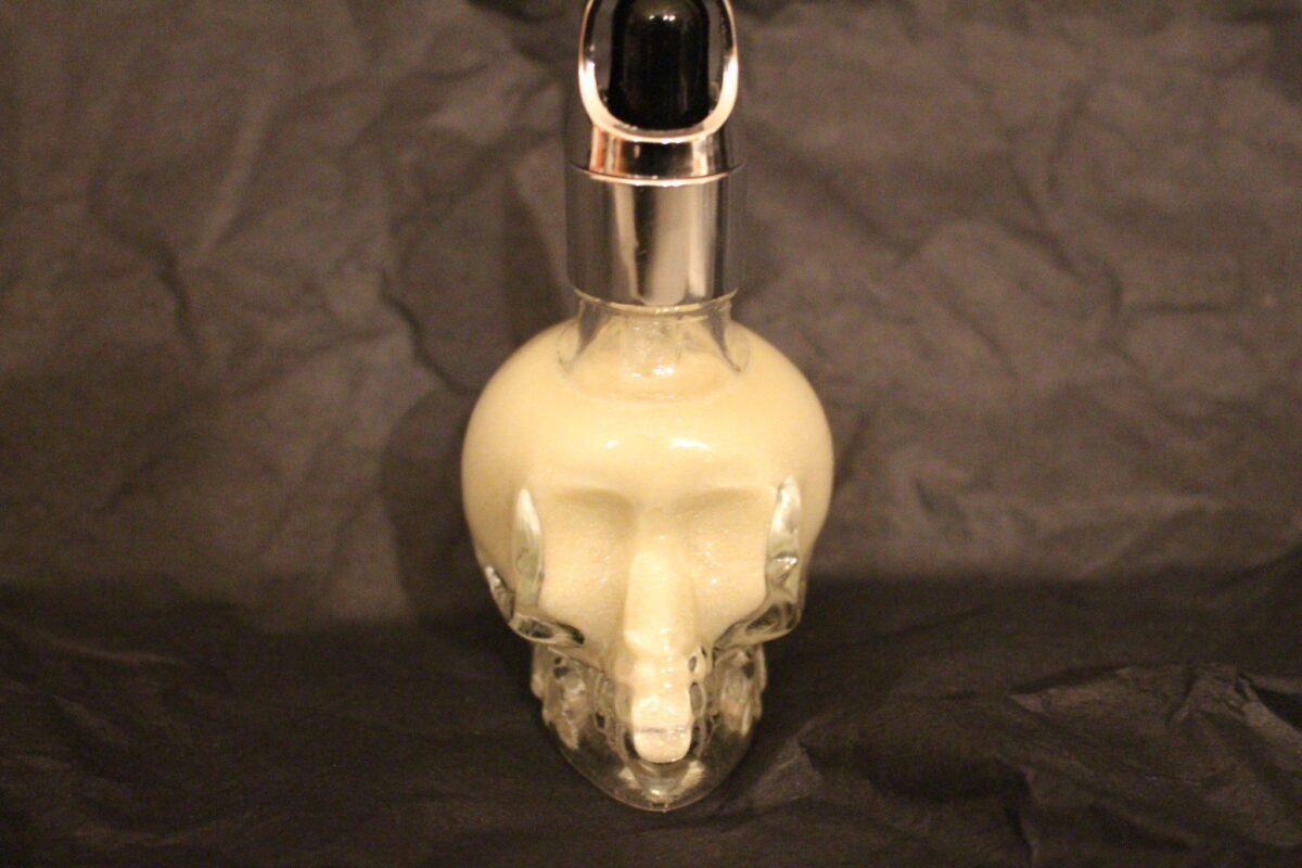halloween-highlighter-cast-a-spell-liquid-glass-skull-jar-dropper-applicator