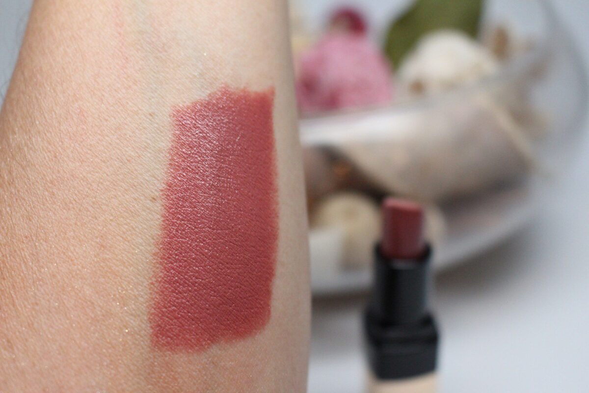 Bahama Brown Luxe Lipstick Swatch