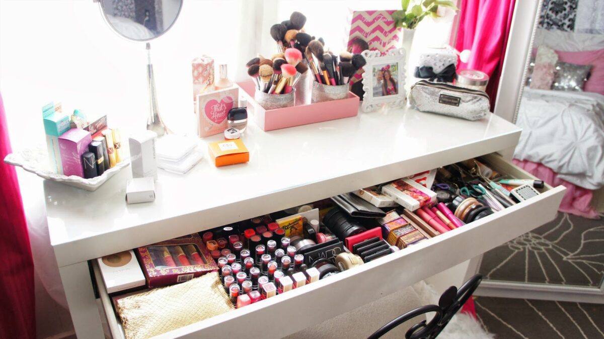 beauty-resolutions-2017-organize-your-makeup