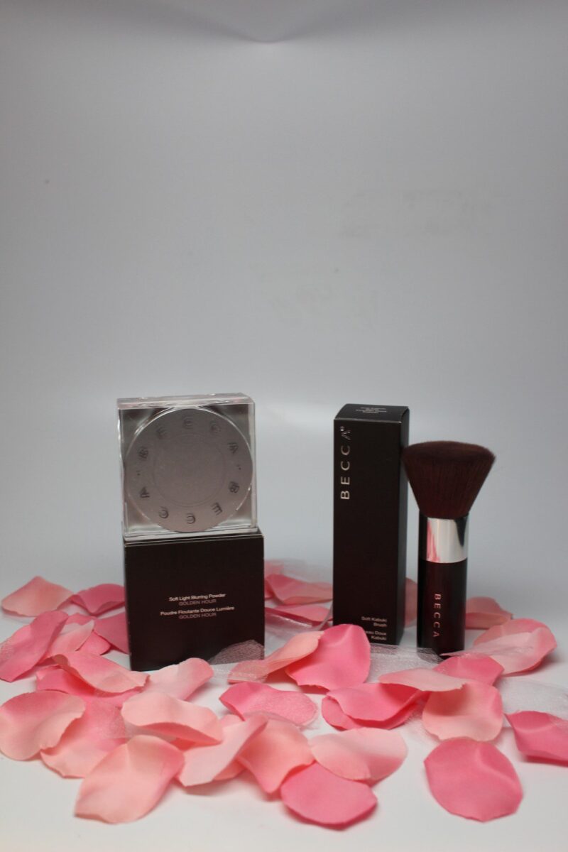 Becca-Kabuki-brush-soft-light-translucent-setting-powder-brush-synthetic-fibers0fast-easy-application