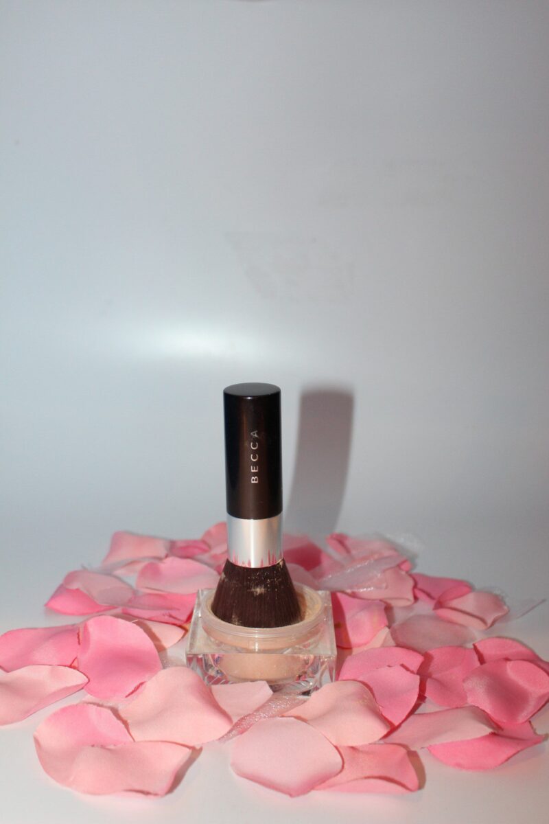 Becca-kabukibrush-softlight-blurring-powder-veil-blurs-imperfections-adds-dimension-sets-makeup=golden-hour-finish-refreshes-any-look