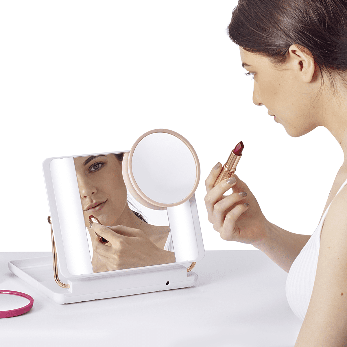 Spotlite-HD-makeup-mirror-positioned-for-regular-and-magnification-viewing