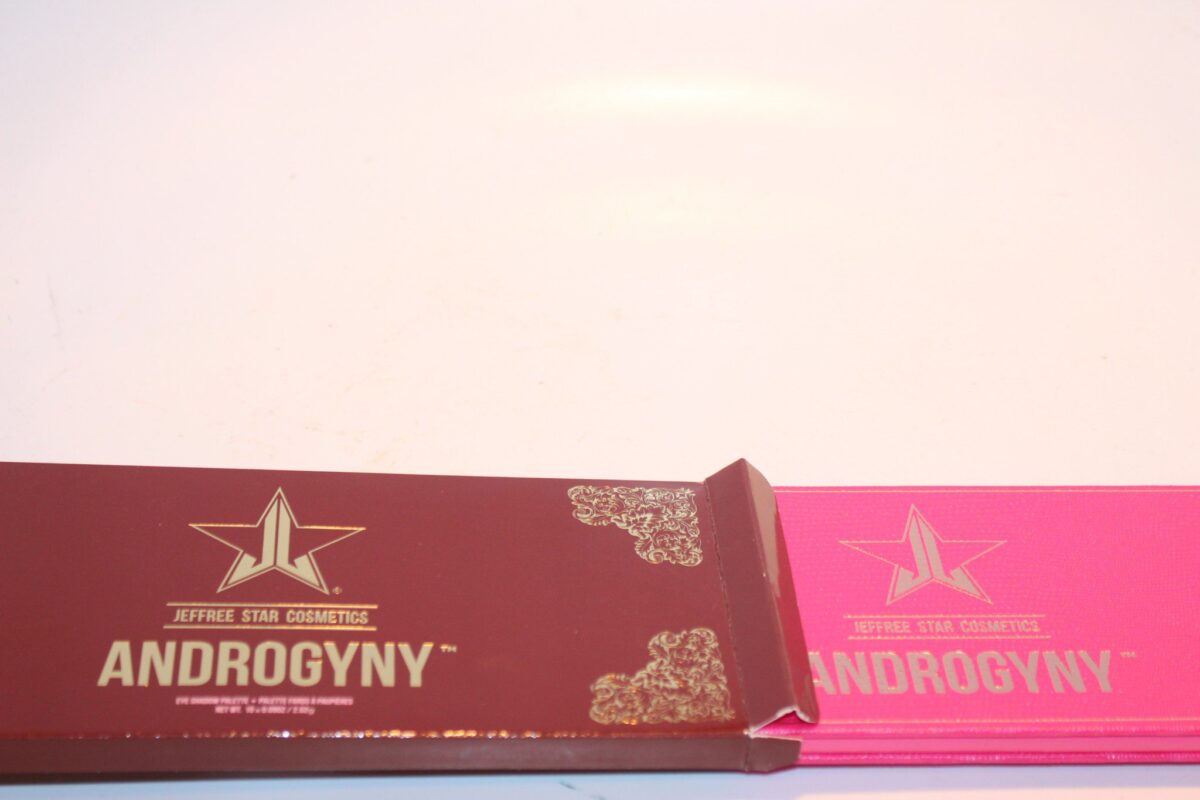 Androgyny-eyeshadow-palette-by-jeffree-star-unboxing