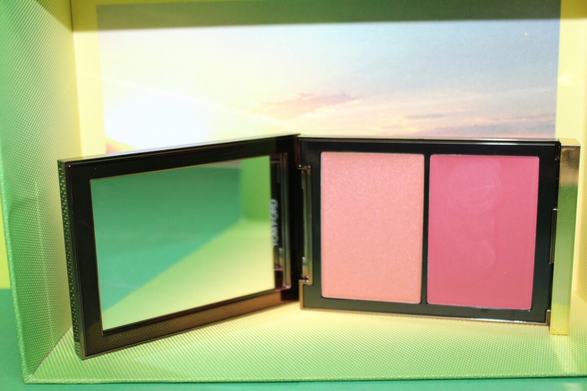 Inside the palette there is a full sized mirror
