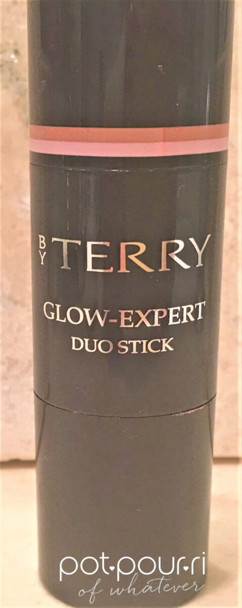 BY TERRY GLOW EXPERT DUO STICK PACKAGING APPLICATOR IS UNIQUE