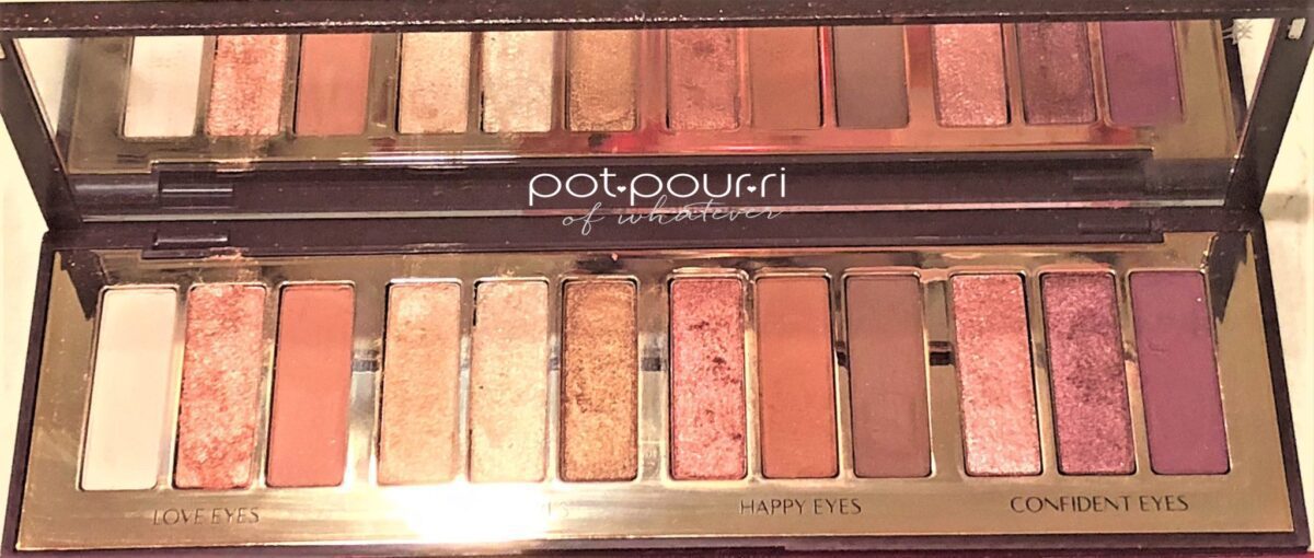 INSIDE CHARLOTTE TILBURY STARS IN YOUR EYES COMPACT MIRROR