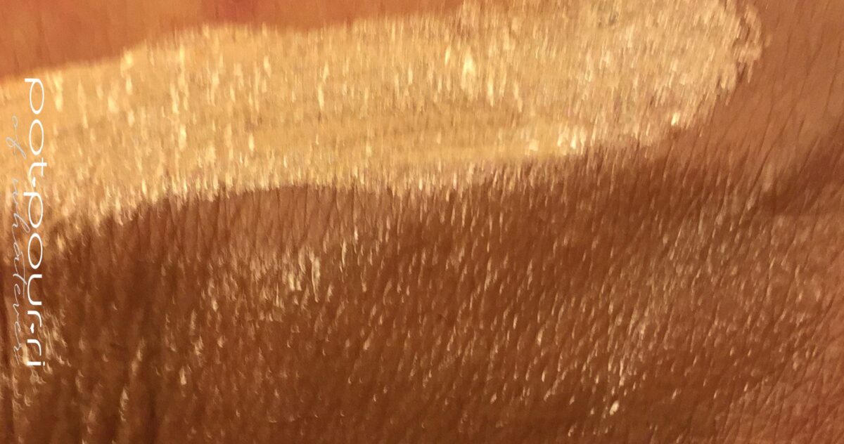 highlighter and contour swatched