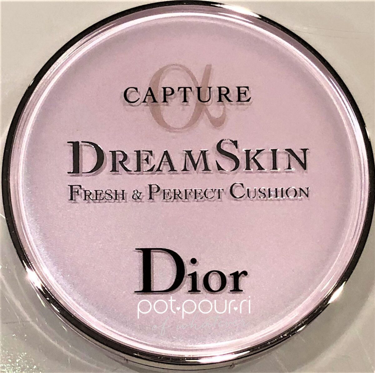 Phấn Nước Dior Capture Dream Skin Moist Perfect Cushion Kèm Lõi Màu 000  Tone Da Trắng Vilip Shop Mỹ Phẩm Chính Hãng  islamiyyatcom