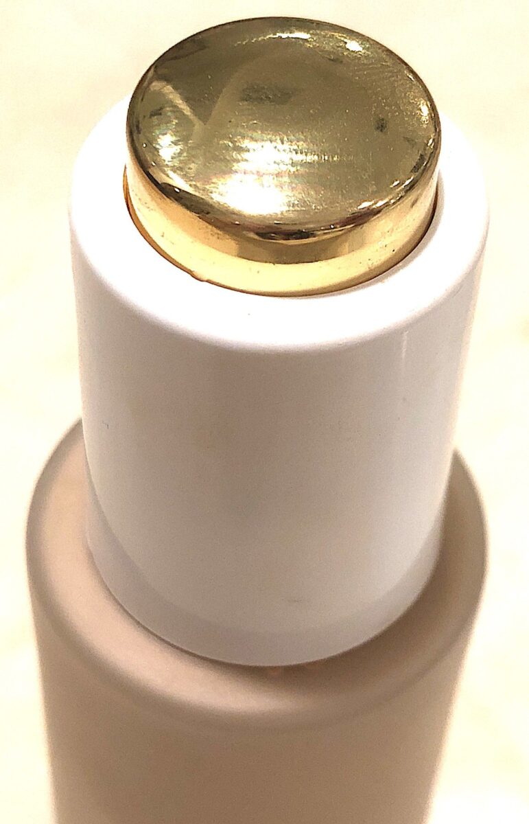 GOLD BUTTON ON LID