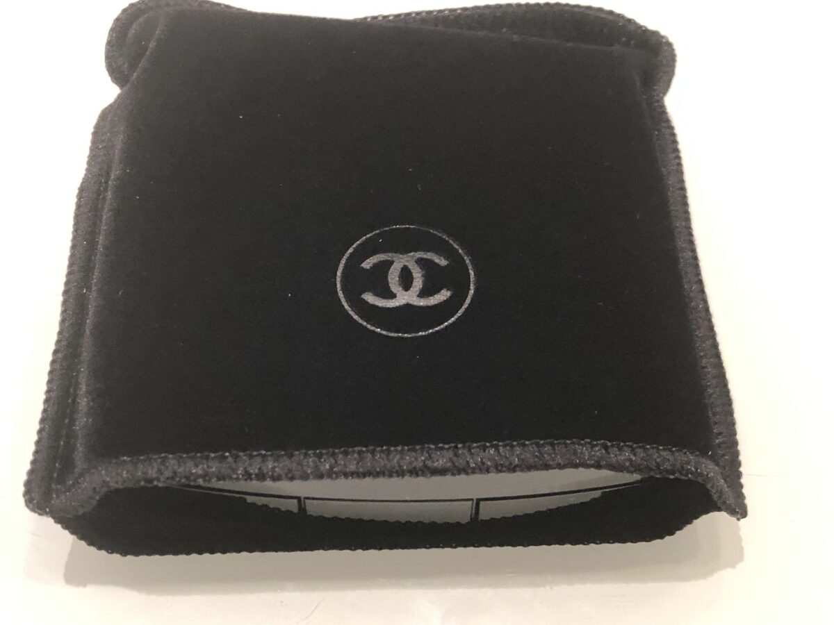 A LA CHANEL THE COMPACT COMES IN A BLACK VELVET PATCH
