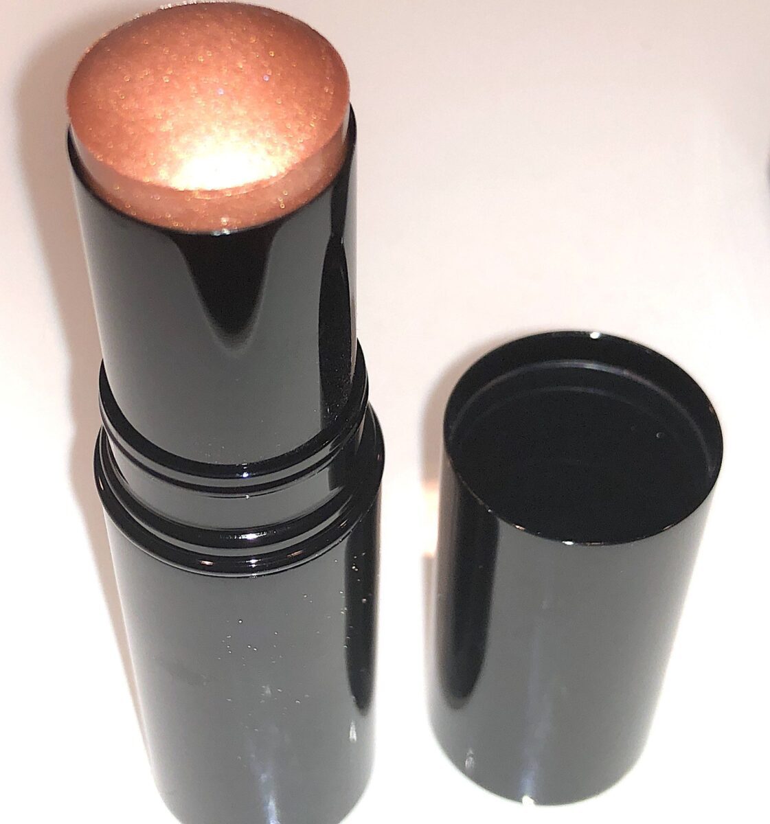 THE TUBE FOR THE BAUME ESSENTIAL HIGHLIGHTER GLOW STICK