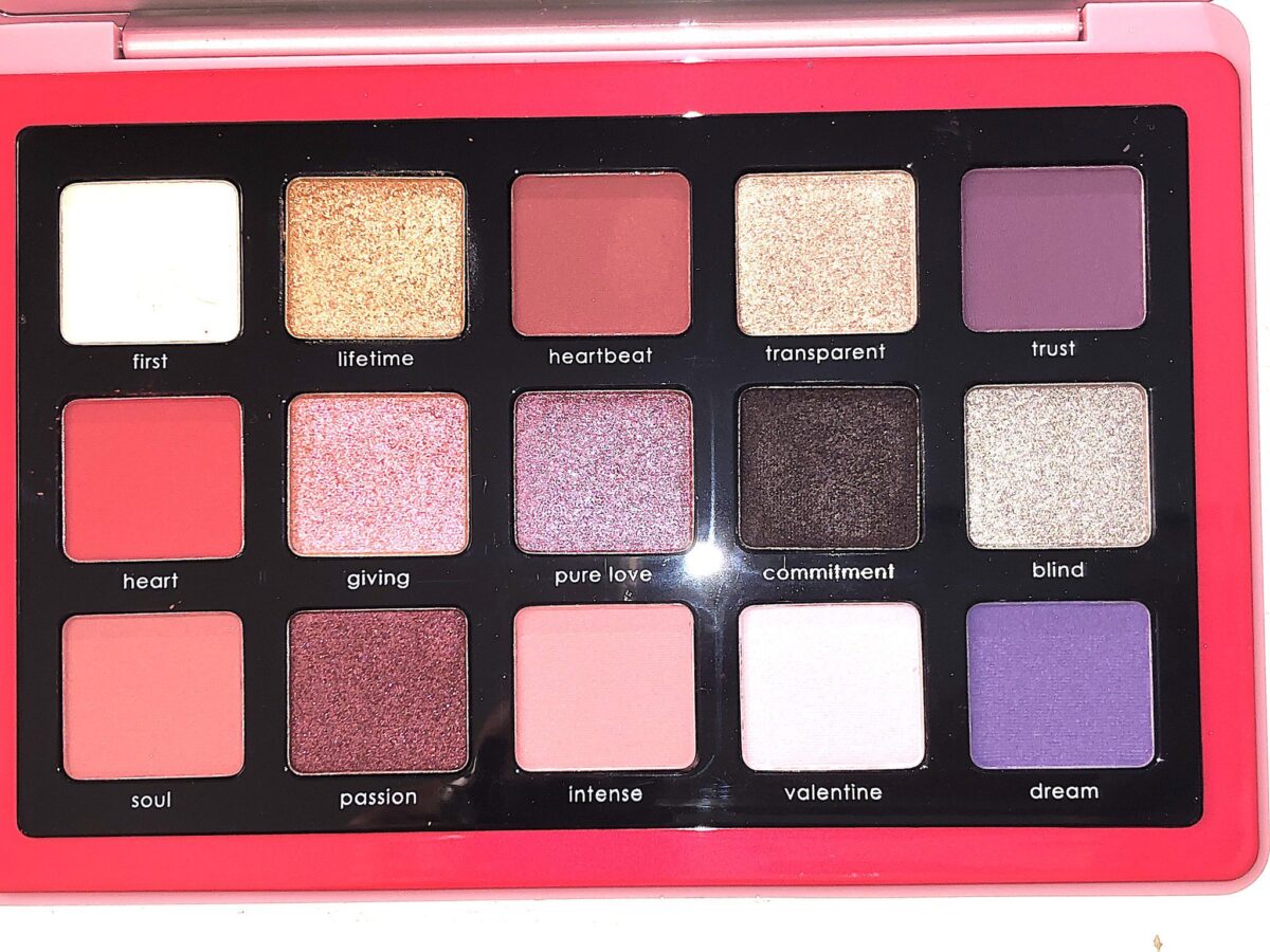 THE EYESHADOW SHADES AND THEIR NAMES