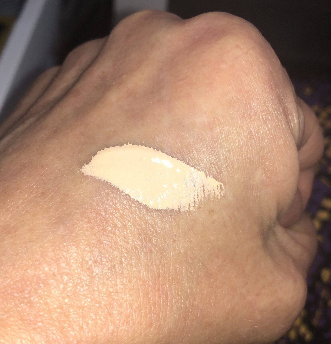 SWATCH OF THE HOURGLASS VANISH AIRBRUSH CONCEALER IN SEPIA