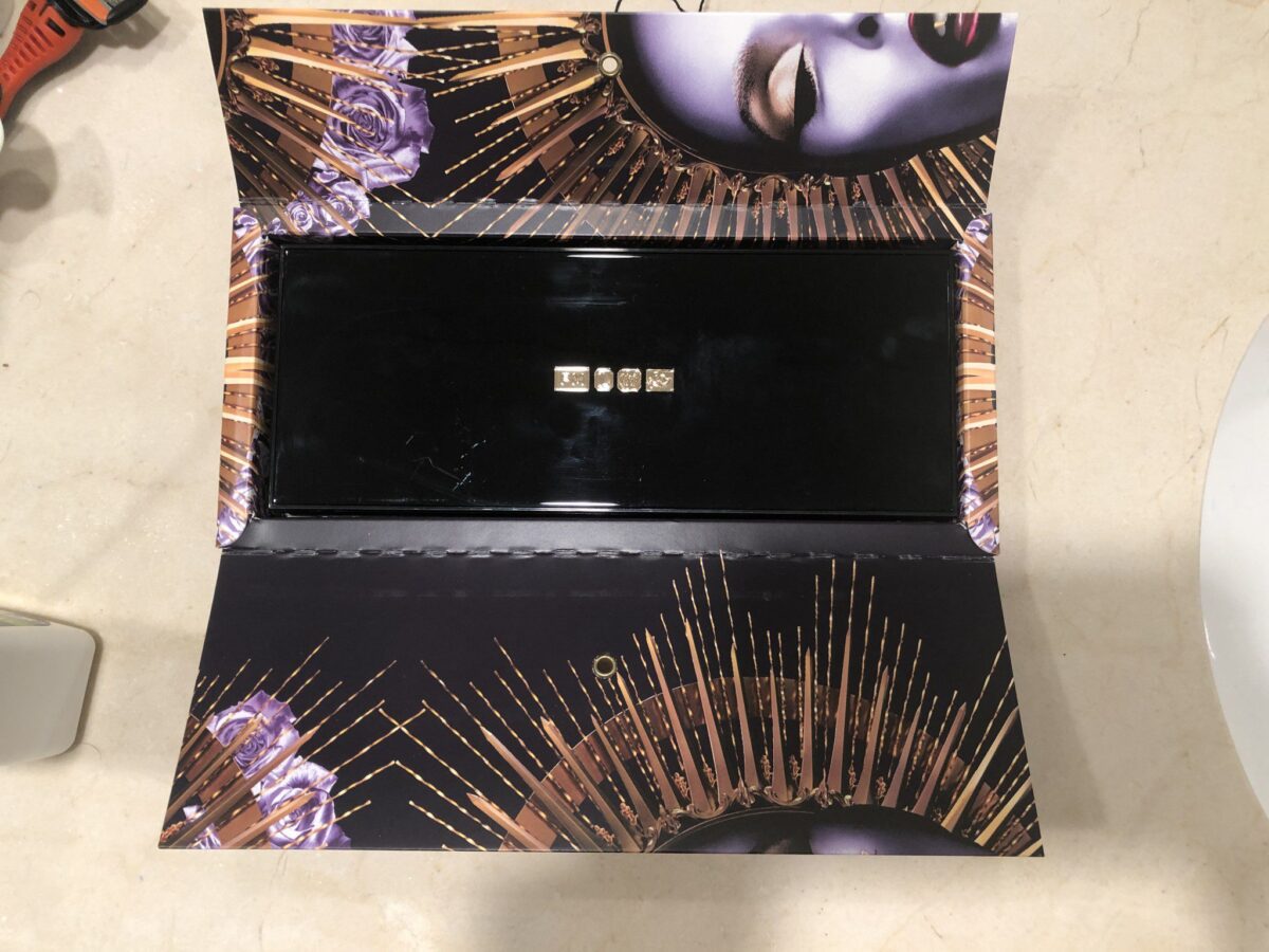 INSIDE THE MOTHERSHIP VI MIDNIGHT SUN PALETTE IS THE CASE
