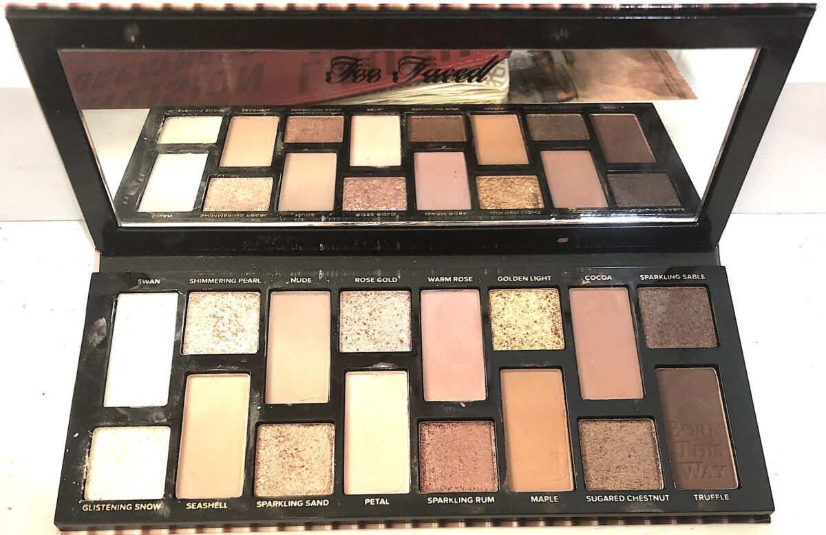 THE NATURAL NUDES EYESHADOW PALETTE
