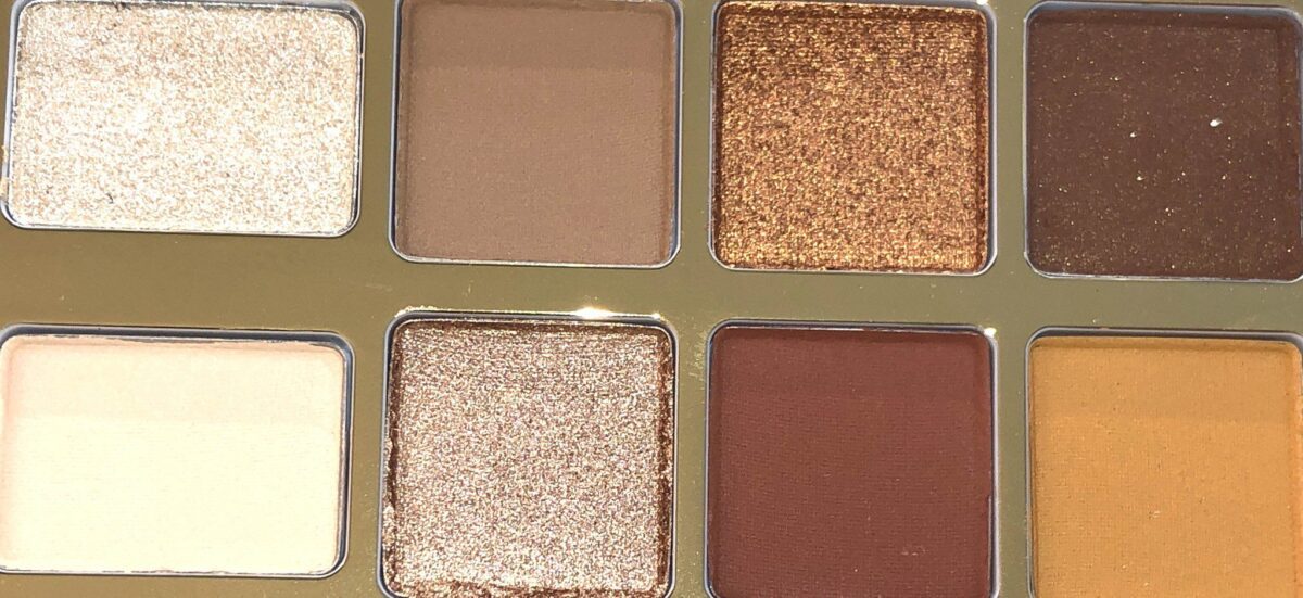 THE SHADES IN THE HOT BUTTERED RUM MINI EYESHADOW HOLIDAY LIMITED EDITION PALETTE
