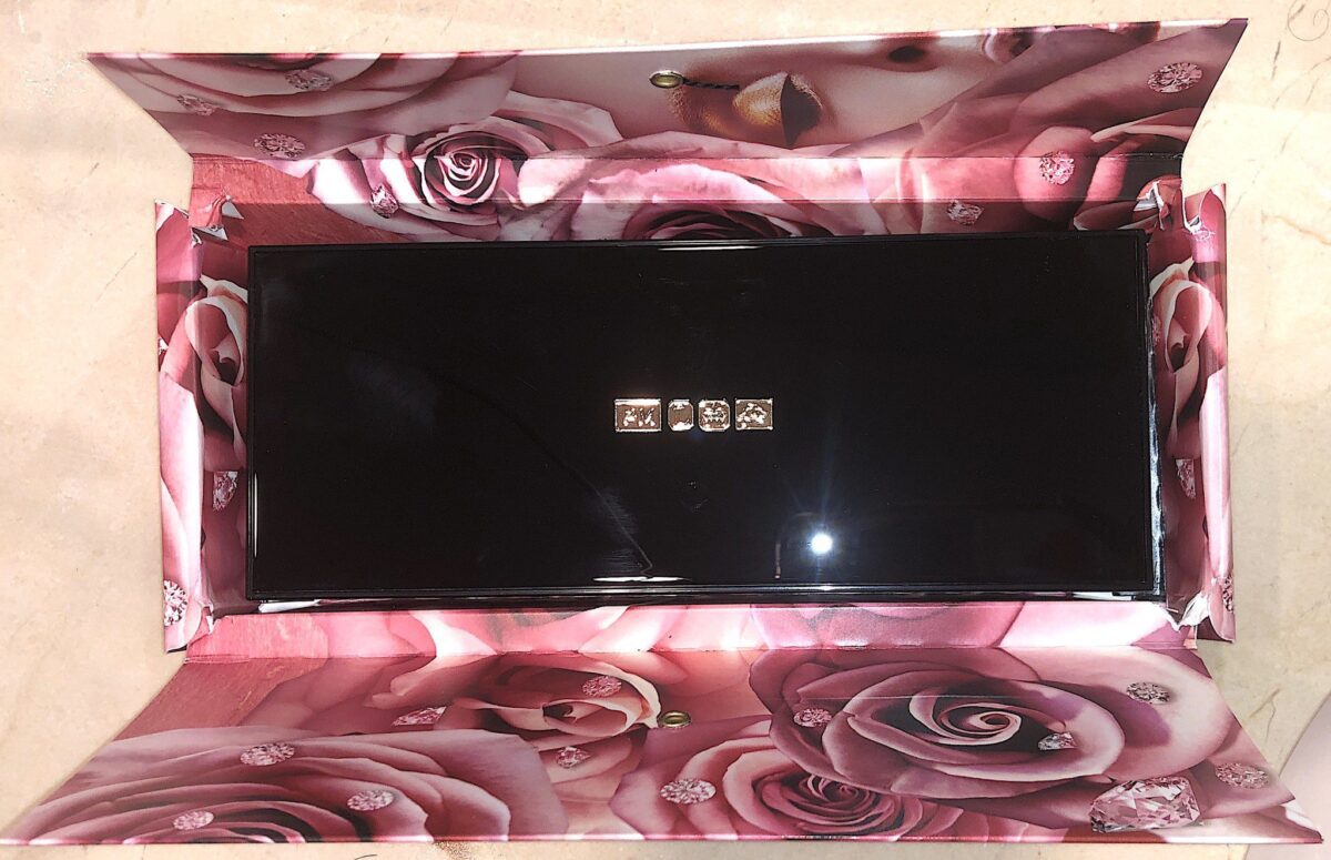 INSIDE THE OUTER BOX OF THE DIVINE ROSE PALETTE IS THE BLACK LACQUER CASE