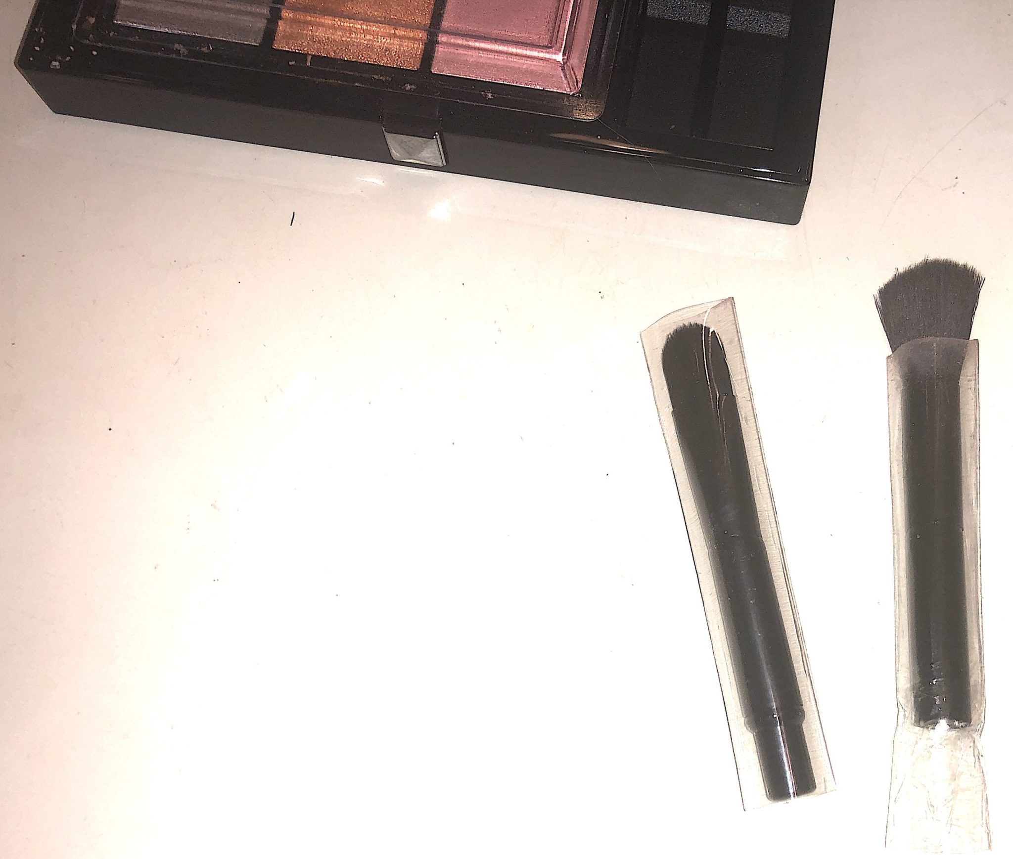 LE 9 DE GIVENCHY DOUBLE-ENDED EYESHADOW BRUSH