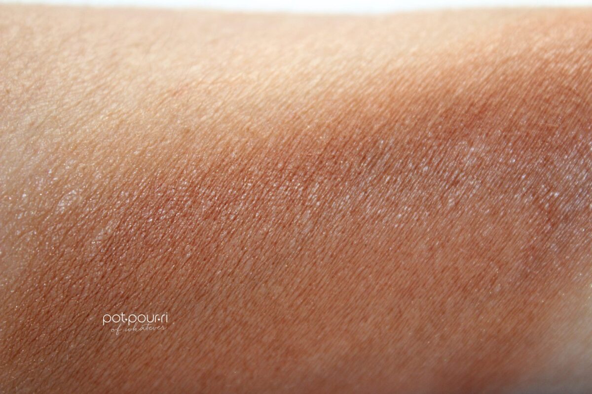 Laura-Mercier-swatch-blended-with-fingers-sunset-bronzing-crayon