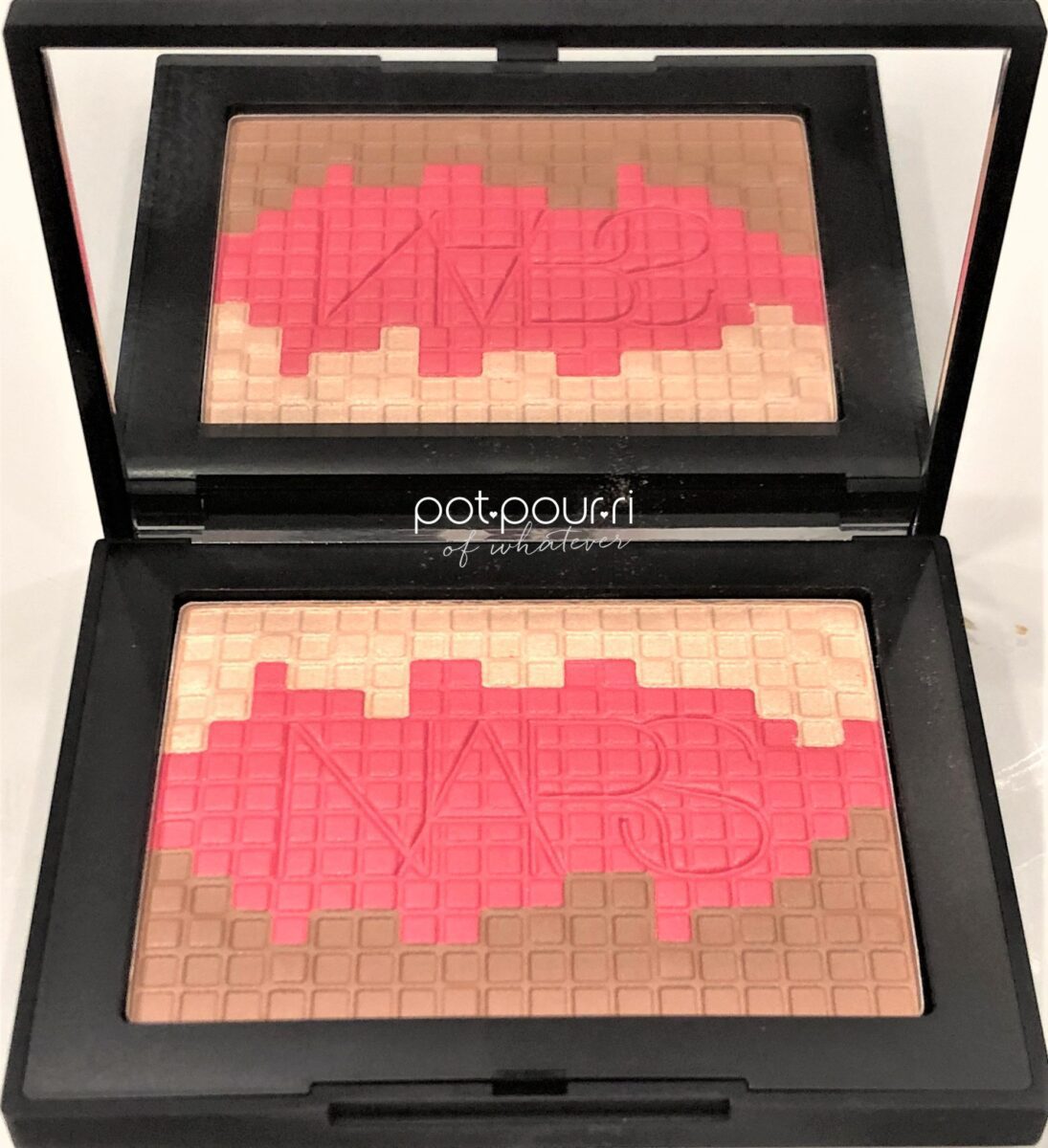 center blush takes up more space, leaving little space for highlighter and bronzer