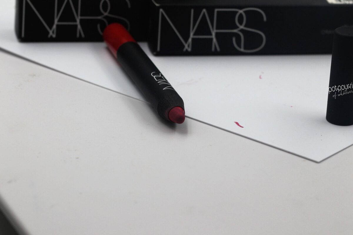 Nars-Matte-Velvet-Lip-Pencil-Famous-Red