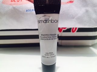 Play-monthly-subscription-bag-with-samples-sephora-smashbox-sample-primer-oilfree
