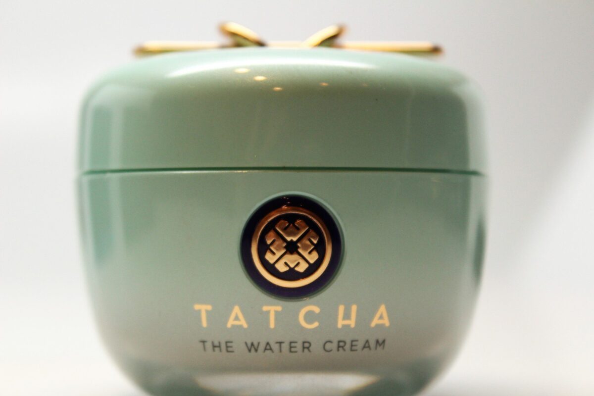 Tatcha-The-Water-Cream-Japanese-Leopard Lily-clarify-controls-oils-in-skin