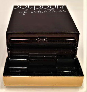 Tom-ford-private-shadow-opening-mechanism-on-compact