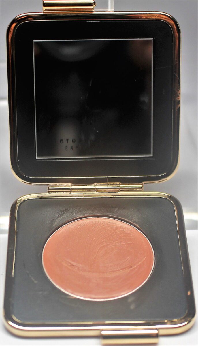 opened the compact has a mirror on top and the creme blush on the bottom, which is named 01 blonde mink