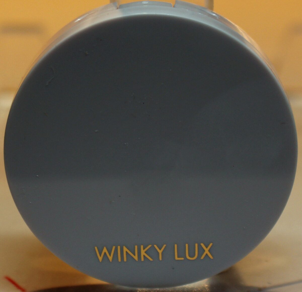 Winky-lux-strobing-highlight-balm-compact