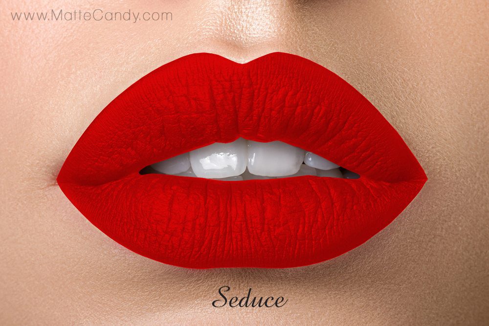 a bold red lip is sexy and fashionable 