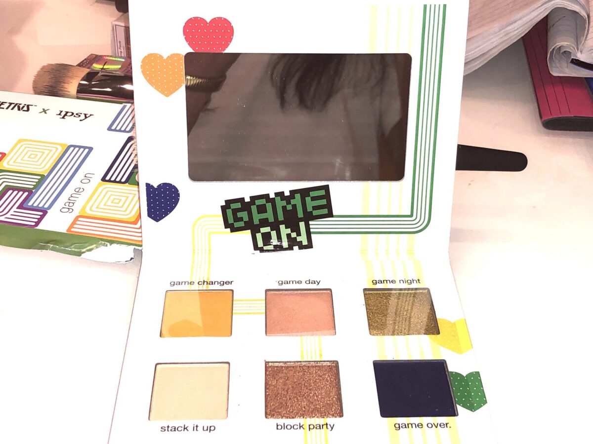 INSIDE THE GAME ON EYESHADOW PALETTE