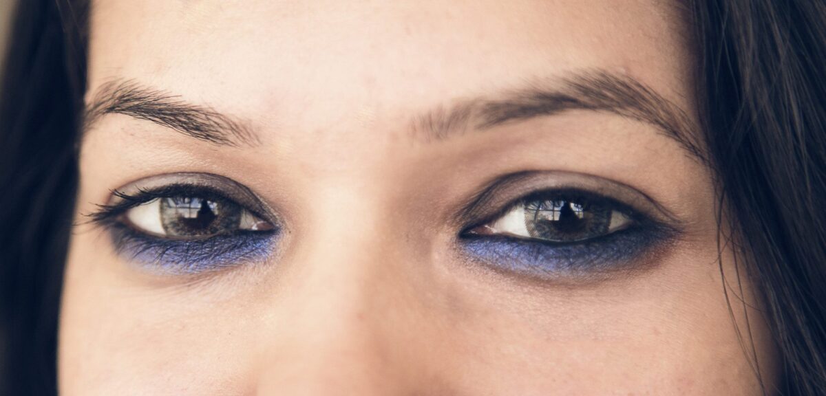 blue reverse smokey eye