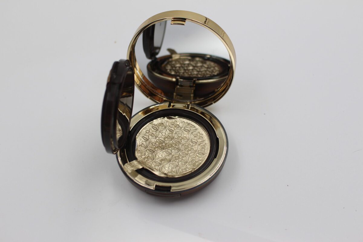 sulwhasoo-perfecting-cushion-intense-mirrored-compact-with-foil-for-protection